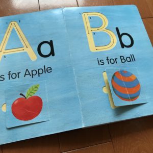 アルファベット絵本 A is for Apple