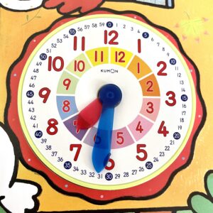 幼児が時計を読めるようになる方法【おすすめの時計絵本・おもちゃ等ご紹介】